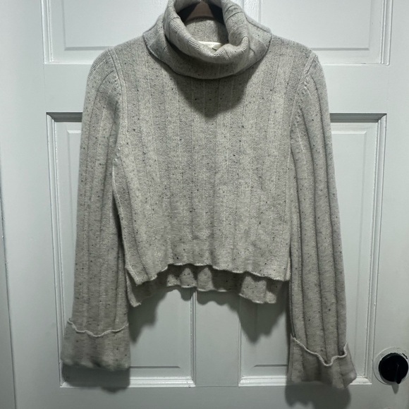 $485 LoveShackFancy Kerry 100% Cashmere Turtleneck Sweater
Size Small NWOT - Picture 2 of 4